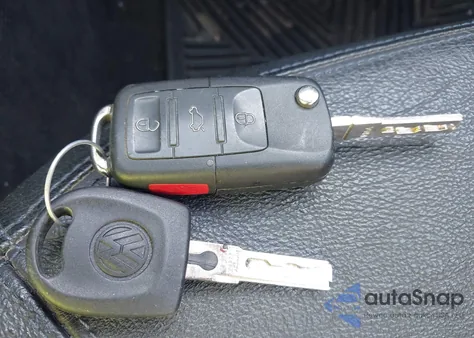 2003 Volkswagen Passat Glx z USA, uszkodzony, nr VIN WVWRH63B33P247895